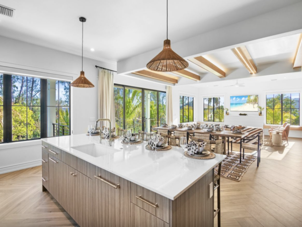 Custom Luxury Home 7 minute walk to beach and South Village